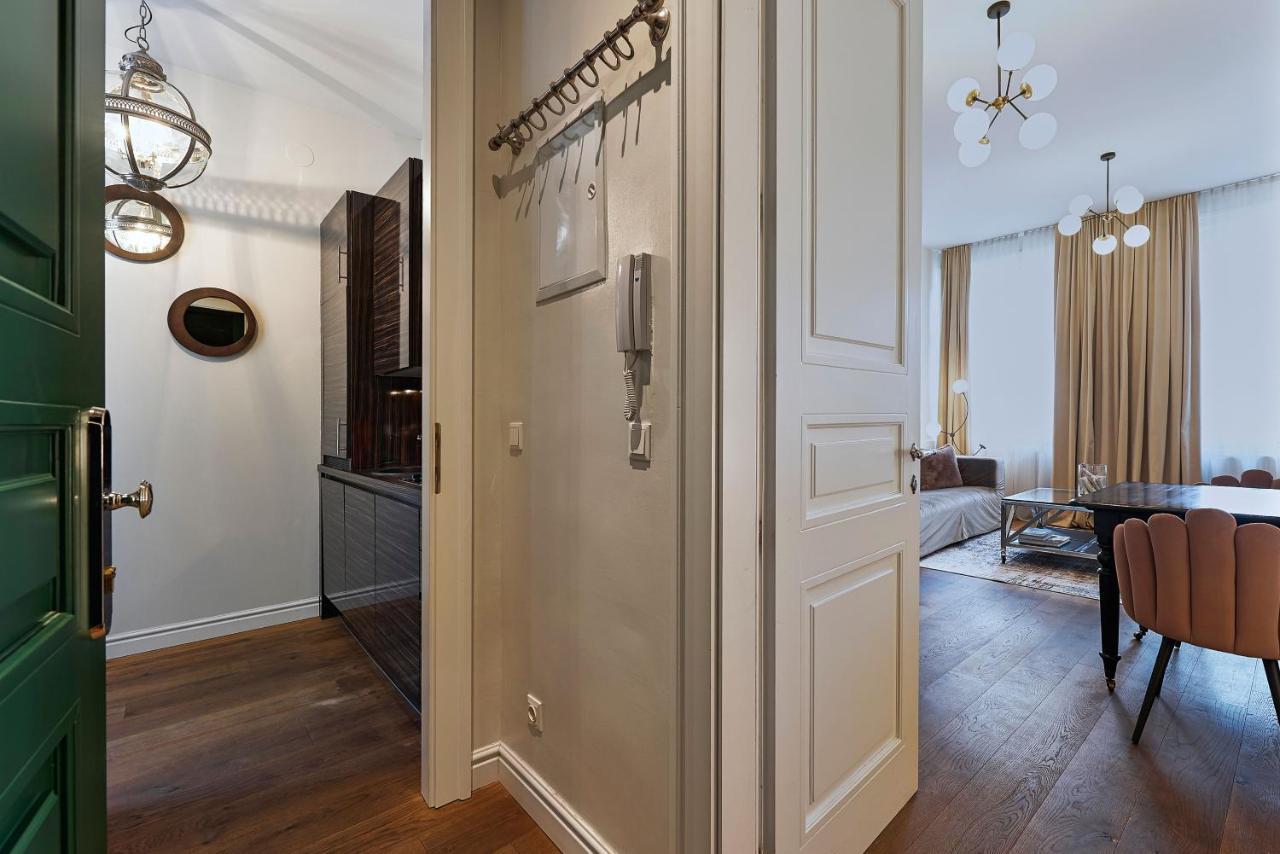 Apartament 6 *
