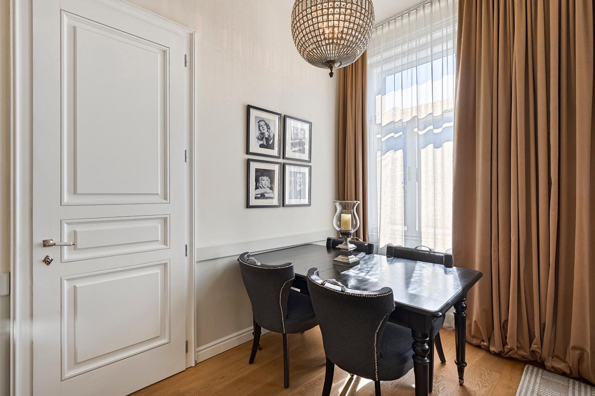Apartament 6 *