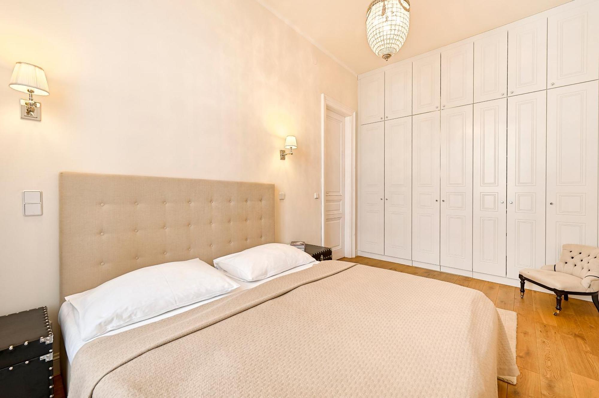 Apartament 6 *