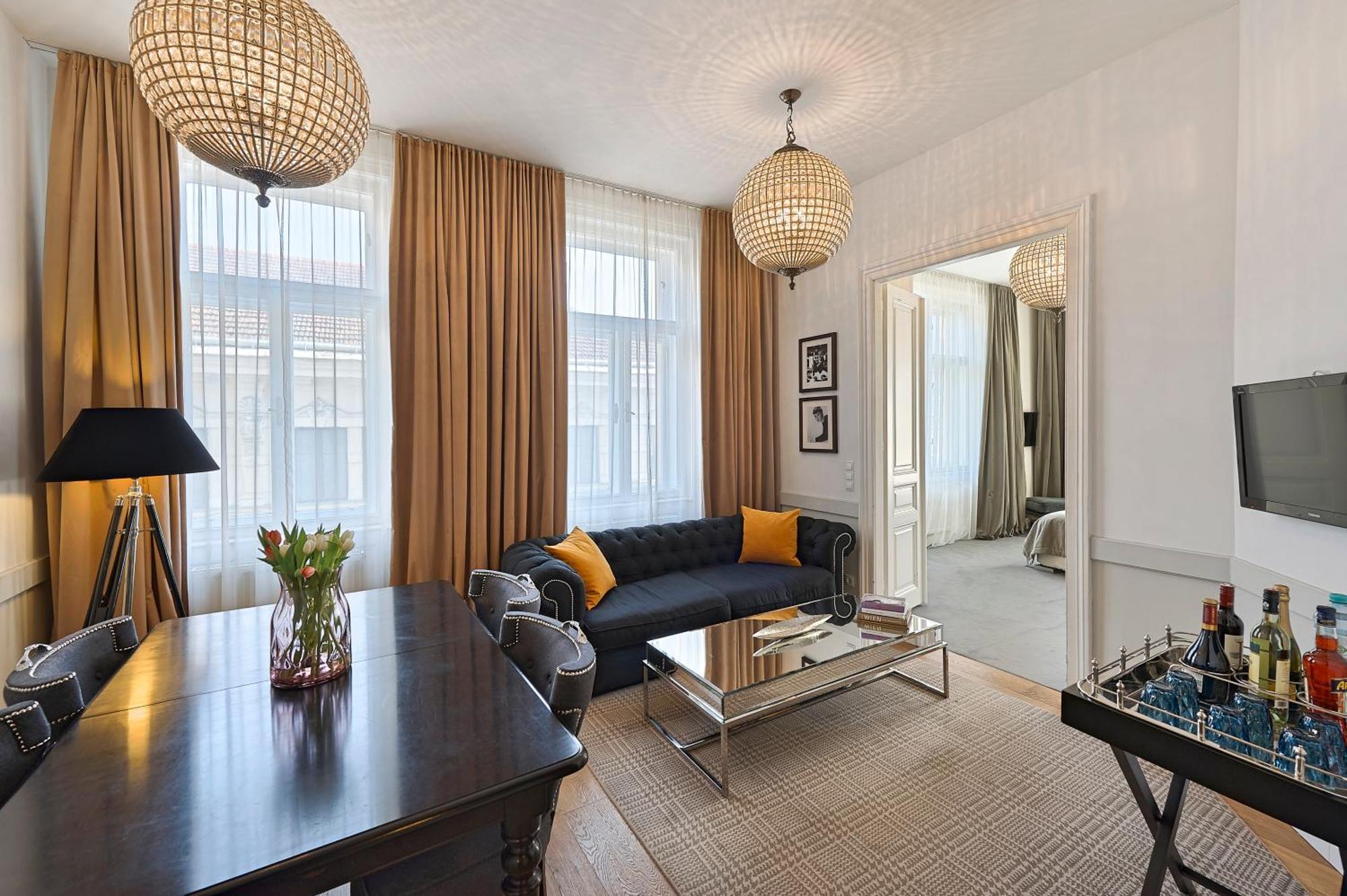 Apartament 6 *