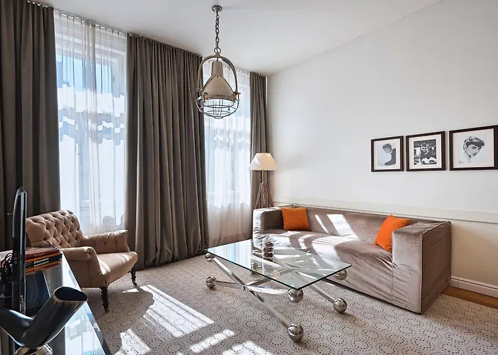 6 Rooms